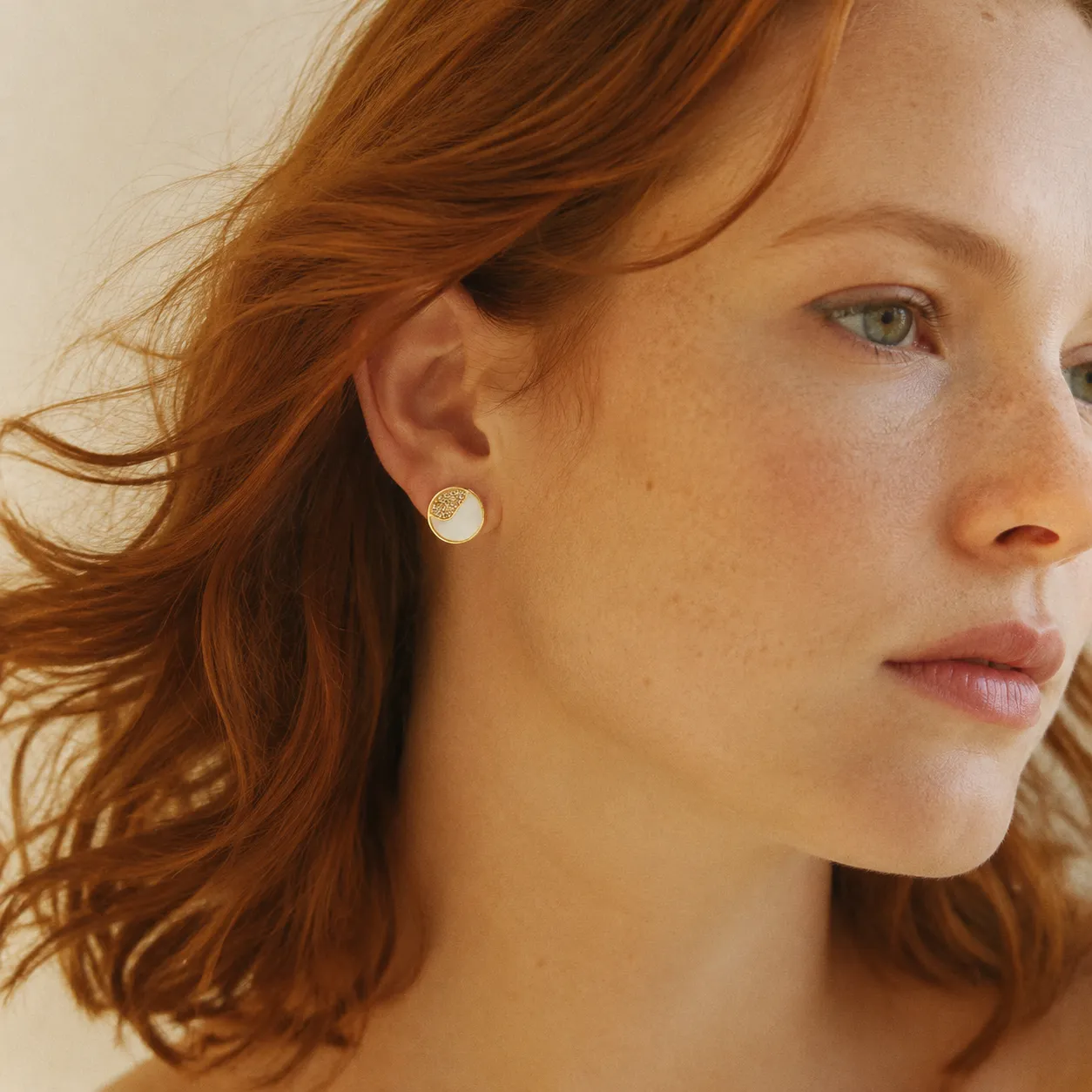 Cat's-Eye Yin-Yang Round Studs