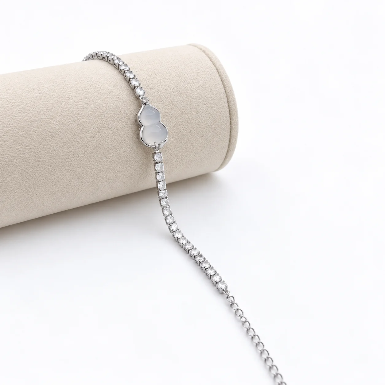 Silver-tone single-row sparkling bracelet with gourd-shaped centerpiece
