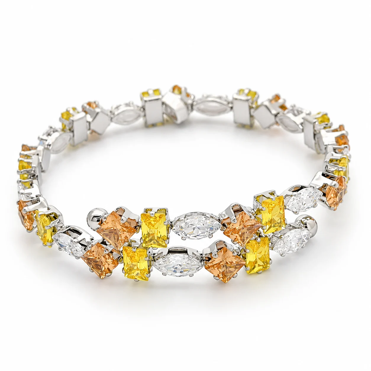 سوار بلون فضي مع زخارف هندسية متعددة الألوان